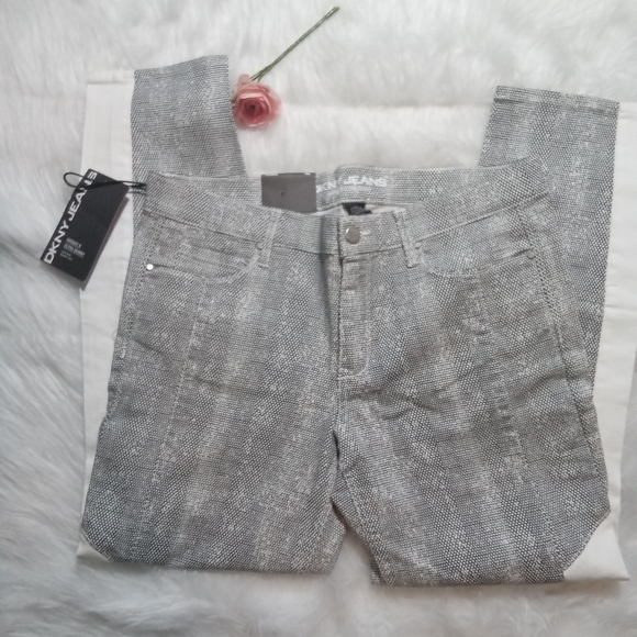 🤍New DKNY Skinny Jeans🤍 - Picture 2 of 5